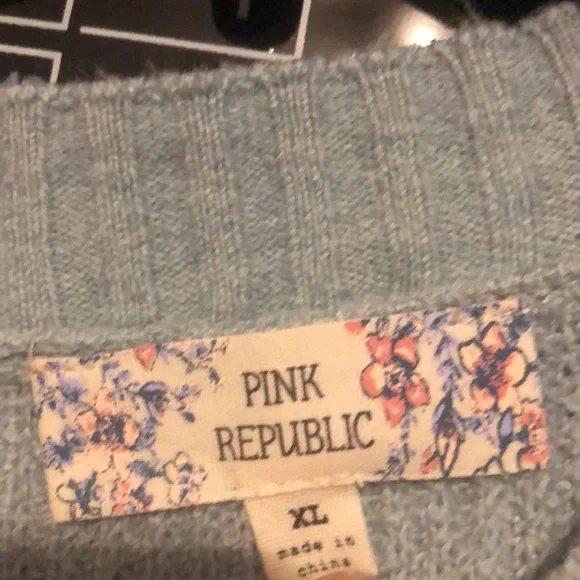 sweater - Picture 2 of 3